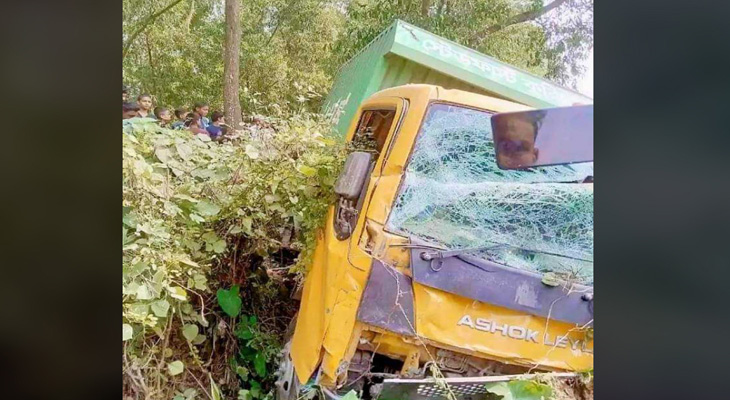 হবিগঞ্জে অটোরিকশা-কাভার্ডভ্যান সংঘর্ষ, নিহত ৩