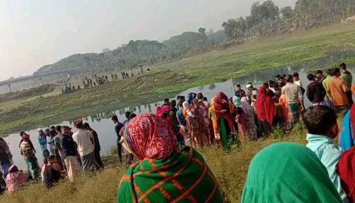 পাকু‌ন্দিয়ায় নদীর পাড় থেকে যুবকের লাশ উদ্ধার