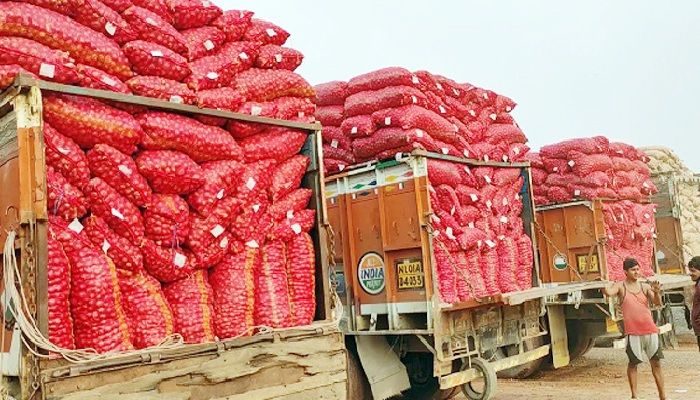 ক্রেতাসংকটে কমল পেঁয়াজের দাম