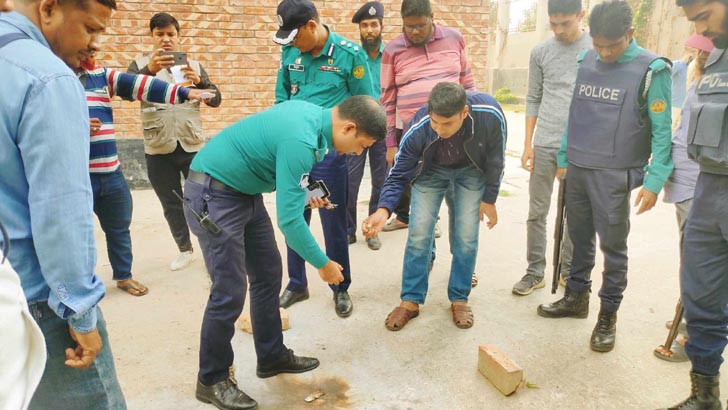 রাজশাহী আদালত চত্বরে ককটেল বিস্ফোরণ