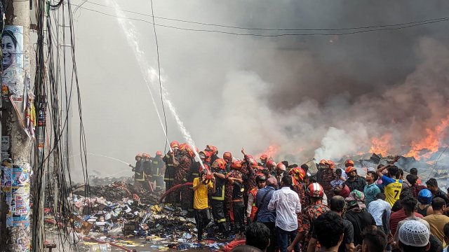 বঙ্গবাজারে আগুন ব্যবসায়ীদের দ্বন্দ্বে কি না, খতিয়ে দেখছে পুলিশ