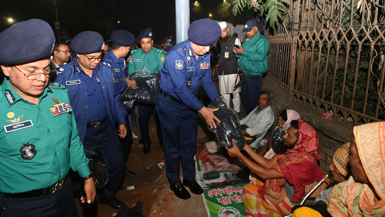 পুলিশ সবসময় সাধারণ মানুষের পাশে দাঁড়ায় : আইজিপি