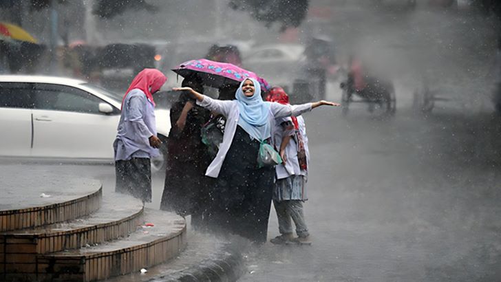 ৪ জেলায় তাপপ্রবাহ, ২ বিভাগে বৃষ্টির আভাস