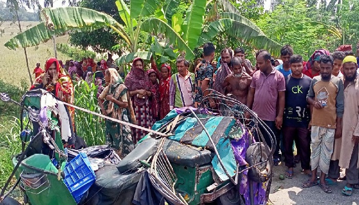 মহাদেবপুরে ট্রাকের ধাক্কায় অটোরিকশার ৪ যাত্রী নিহত