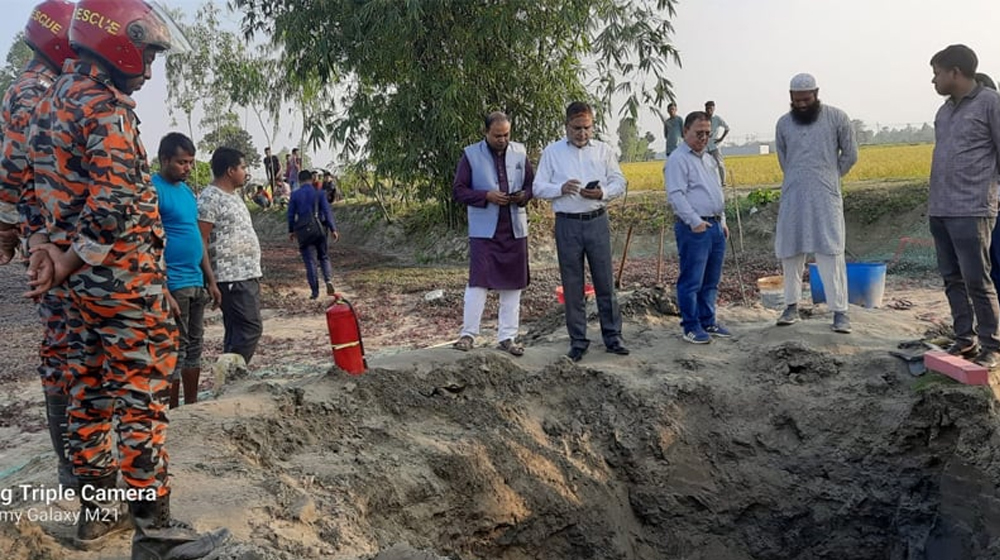 বাংলাদেশ-ভারত মৈত্রী পাইপলাইন থেকে তেল চুরি, আটক ৪