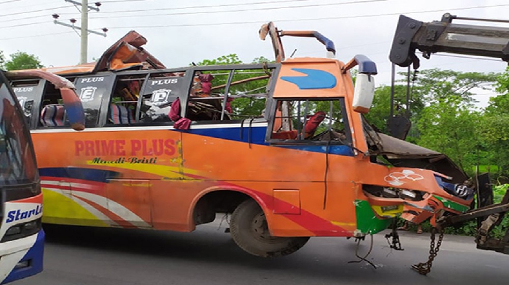 চকরিয়ায় বাস-পিকআপ ভ্যানের সংঘর্ষ, নিহত ৪