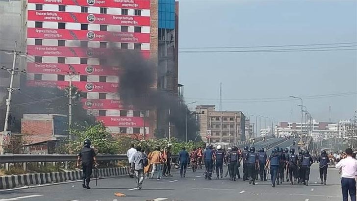 গাজীপুরে পুলিশের সঙ্গে সংঘর্ষে নারী পোশাক কর্মী নিহত