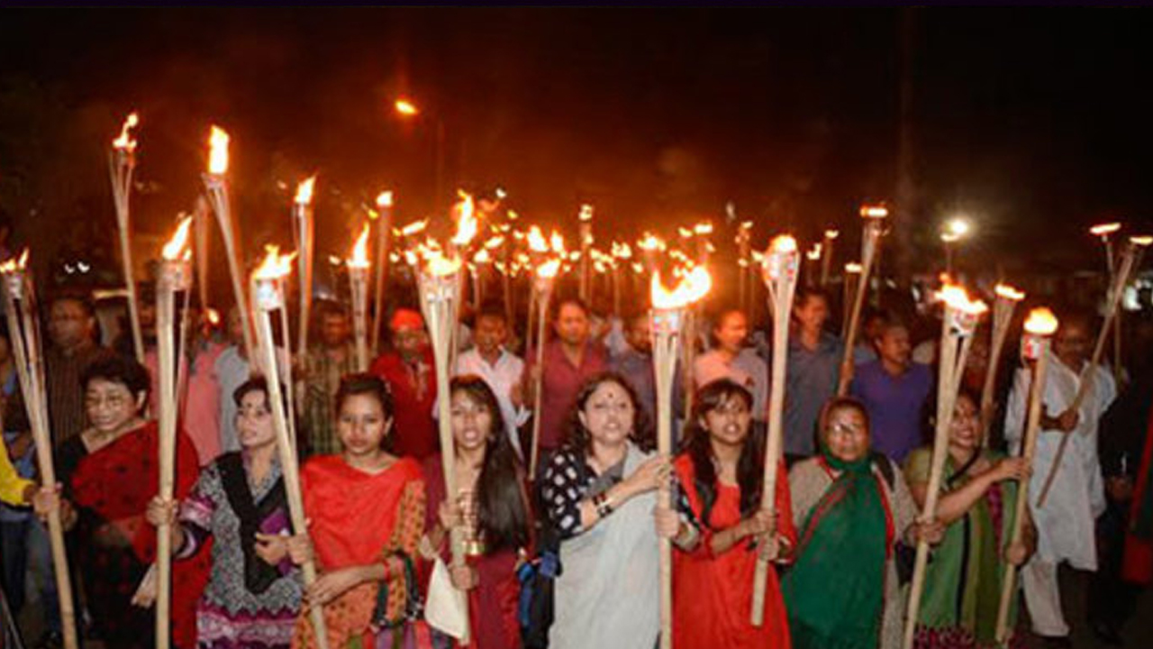 মিছিলে মশাল ব্যবহারে পুলিশের নিষেধাজ্ঞা