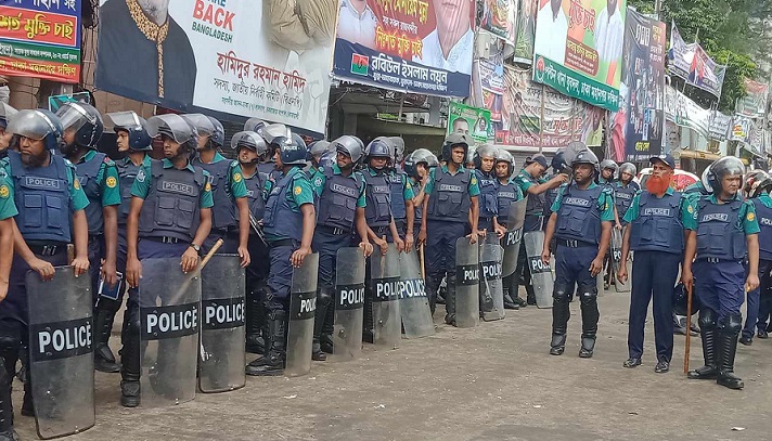 নয়াপল্টনে বিপুল সংখ্যক পুলিশ মোতায়েন, ভিড় না করার আহ্বান