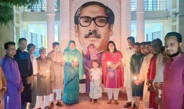 জুতা পায়ে বঙ্গবন্ধুর ম্যুরালে ইউএনও’র শ্রদ্ধা!
