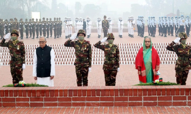 স্বাধীনতা দিবসে স্মৃতিসৌধে রাষ্ট্রপতি-প্রধানমন্ত্রীর শ্রদ্ধা