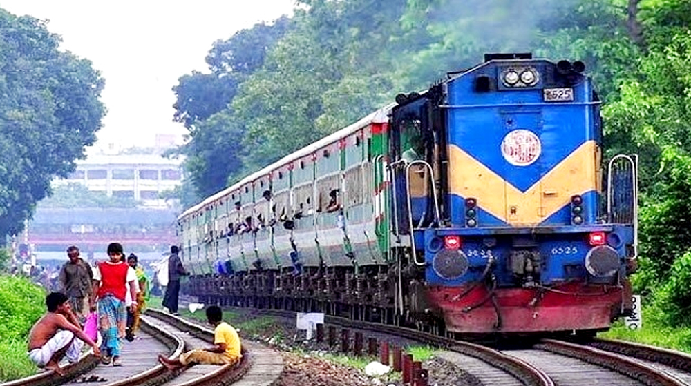 মহাখালীতে ট্রেনের ধাক্কায় ৩ পথশিশুর মৃত্যু