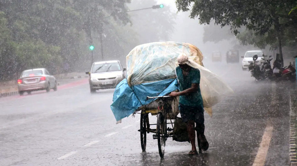 ৫০ কিমি বেগে ঝড়ের আভাস, বন্দরে সতর্কতা