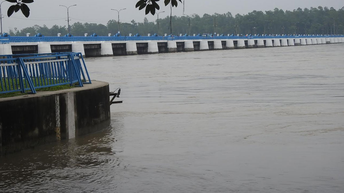 বেড়েছে তিস্তার পানি, খুলে দেওয়া হয়েছে ৪৪ গেট