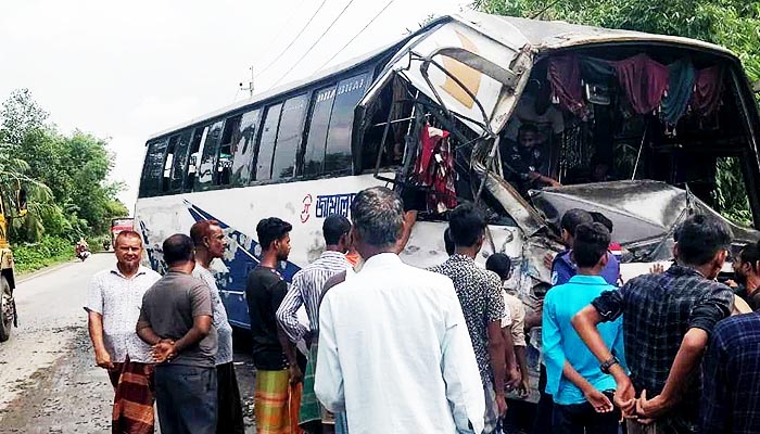 টাঙ্গাইলে বাসচাপায় অটোরিকশার দুই যাত্রী নিহত