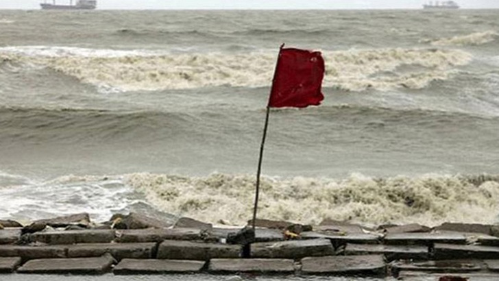 সমুদ্র বন্দরে ৩ নম্বর সতর্ক সংকেত