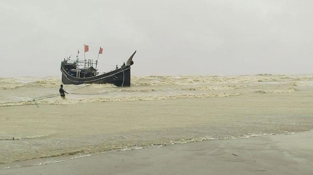 বঙ্গোপসাগরে ট্রলারডুবি : নিহত ২ , খোঁজ মেলেনি ৫ শতাধিক জেলের