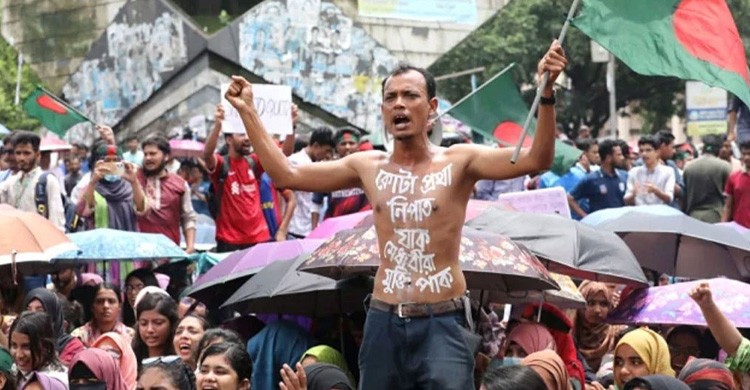 ছাত্র আন্দোলনে শহীদ প্রতিটি পরিবারকে ৩০ লাখ টাকা দেবে সরকার