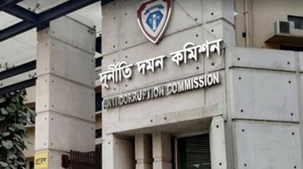চাচাকে পিতা সাজিয়ে মুক্তিযোদ্ধা কোটায় প্রশাসন ক্যাডারে চাকরি!