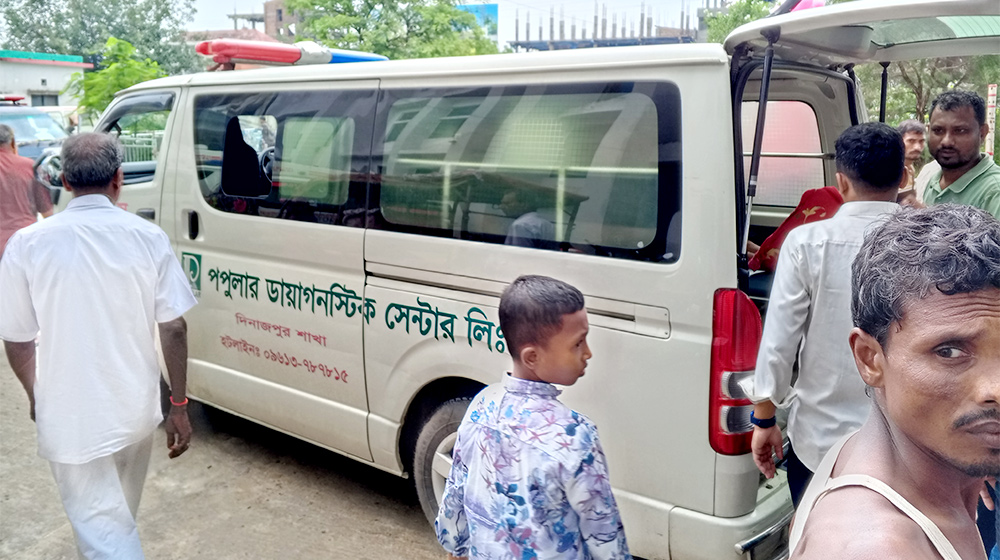 দিনাজপুরে বাস-ট্রাকের মুখোমুখি সংঘর্ষ, নিহত ৬