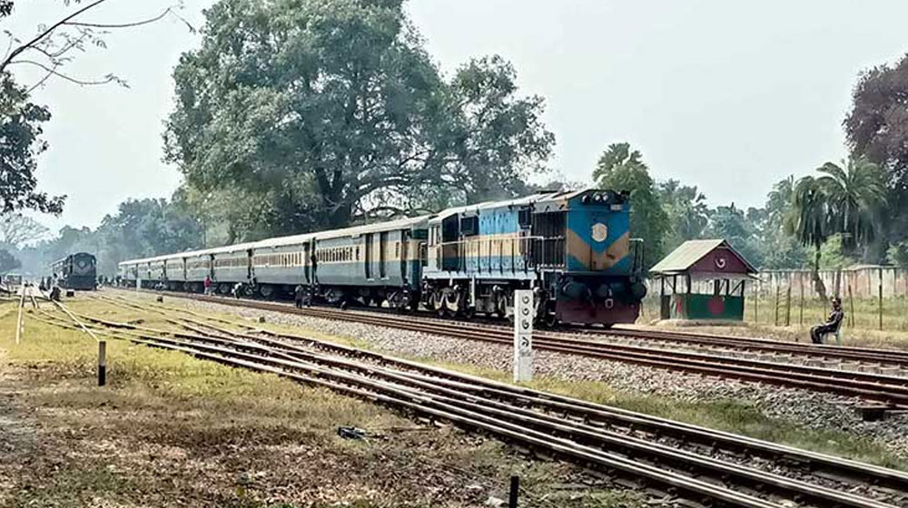 রংপুরের সঙ্গে সারাদেশের রেল যোগাযোগ বন্ধ