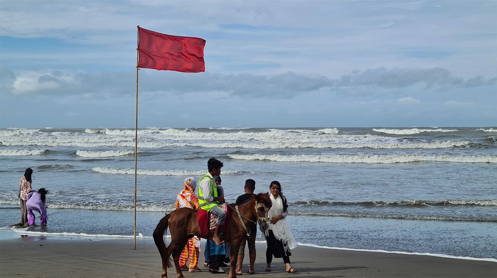 সমুদ্র বন্দরে ৩ নম্বর সতর্ক সংকেত