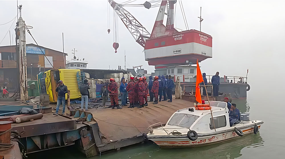 পদ্মায় ডুবে যাওয়া ফেরি উদ্ধারে যোগ দিলো ‘রুস্তম’