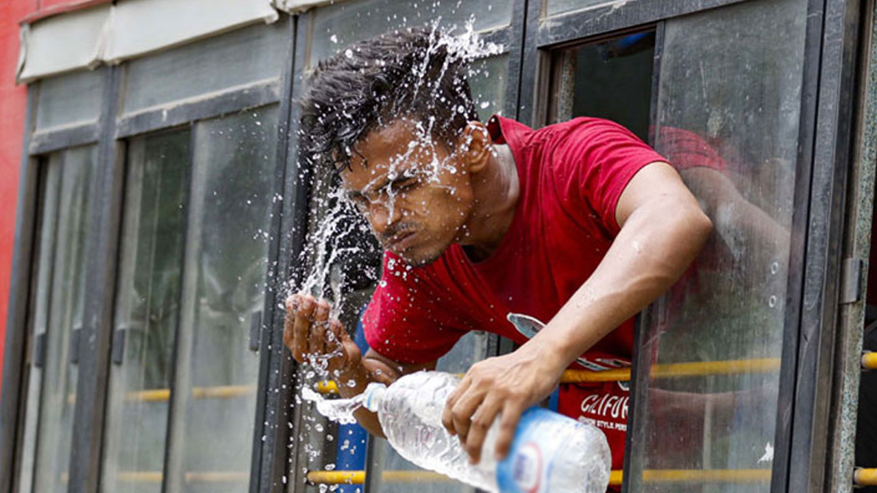 গরমে জ্বলছে দেশ, ৭২ ঘন্টার ‘রেড অ্যালার্ট’ জারি