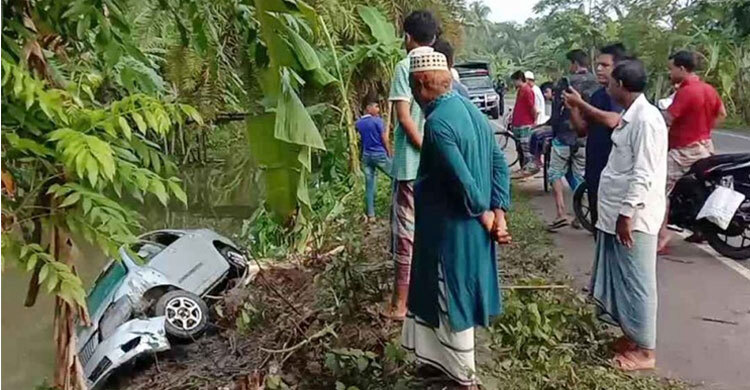 পিরোজপুরে প্রাইভেটকার খালে পড়ে দুই পরিবারের ৮ জন নিহত