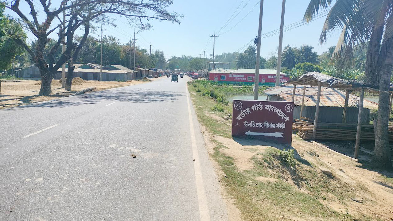 গোলাগুলি আর মর্টার শেল বিস্ফোরণে কাঁপল টেকনাফ সীমান্ত