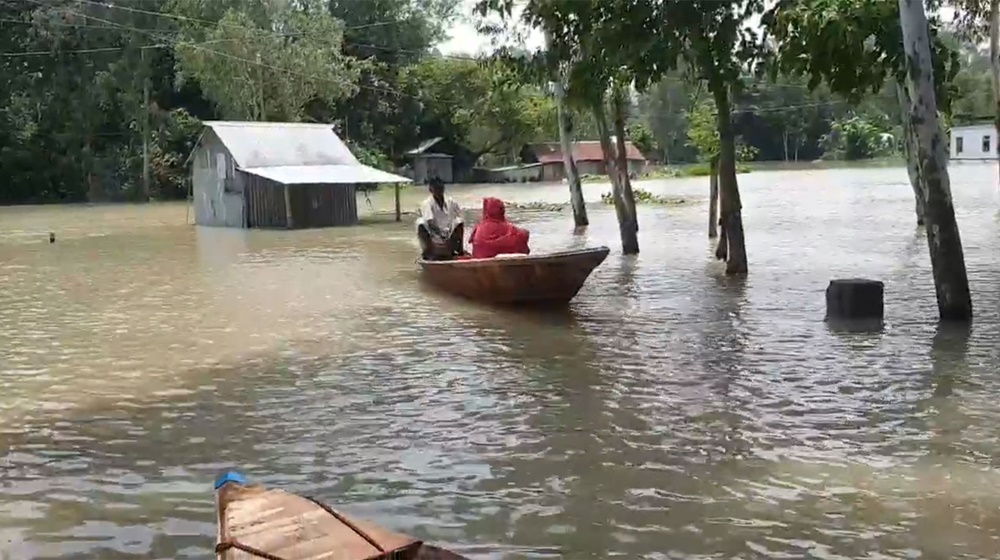 সিরাজগঞ্জে বন্যা পরিস্থিতির অবনতি, লাখো মানুষ পানিবন্দি