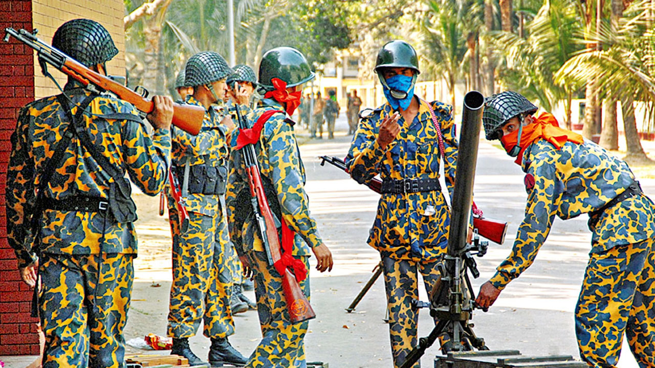 বিডিআর বিদ্রোহ : শেখ হাসিনা-আজিজসহ ১৩ জনের বিরুদ্ধে মামলা