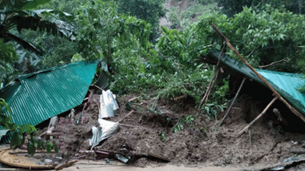 কক্সবাজারে পাহাড় ধসে শিশুসহ নিহত ২