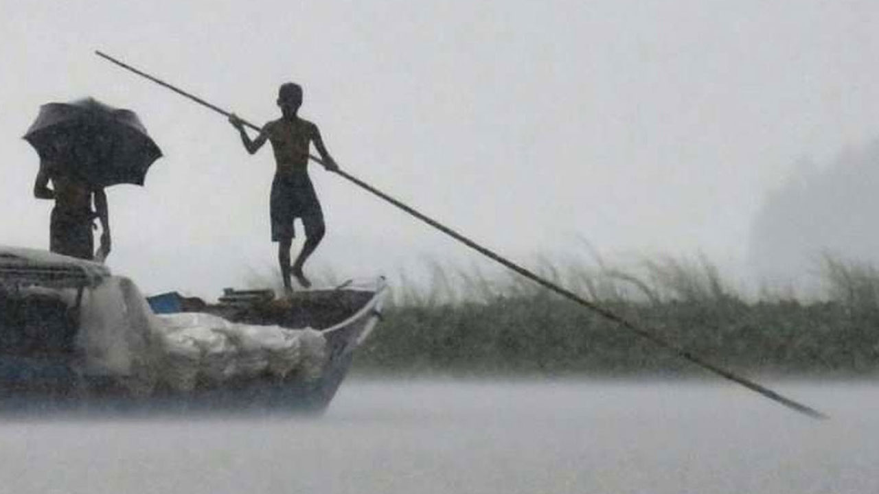 ১২ অঞ্চলের নদীবন্দরে এক নম্বর সতর্ক সংকেত