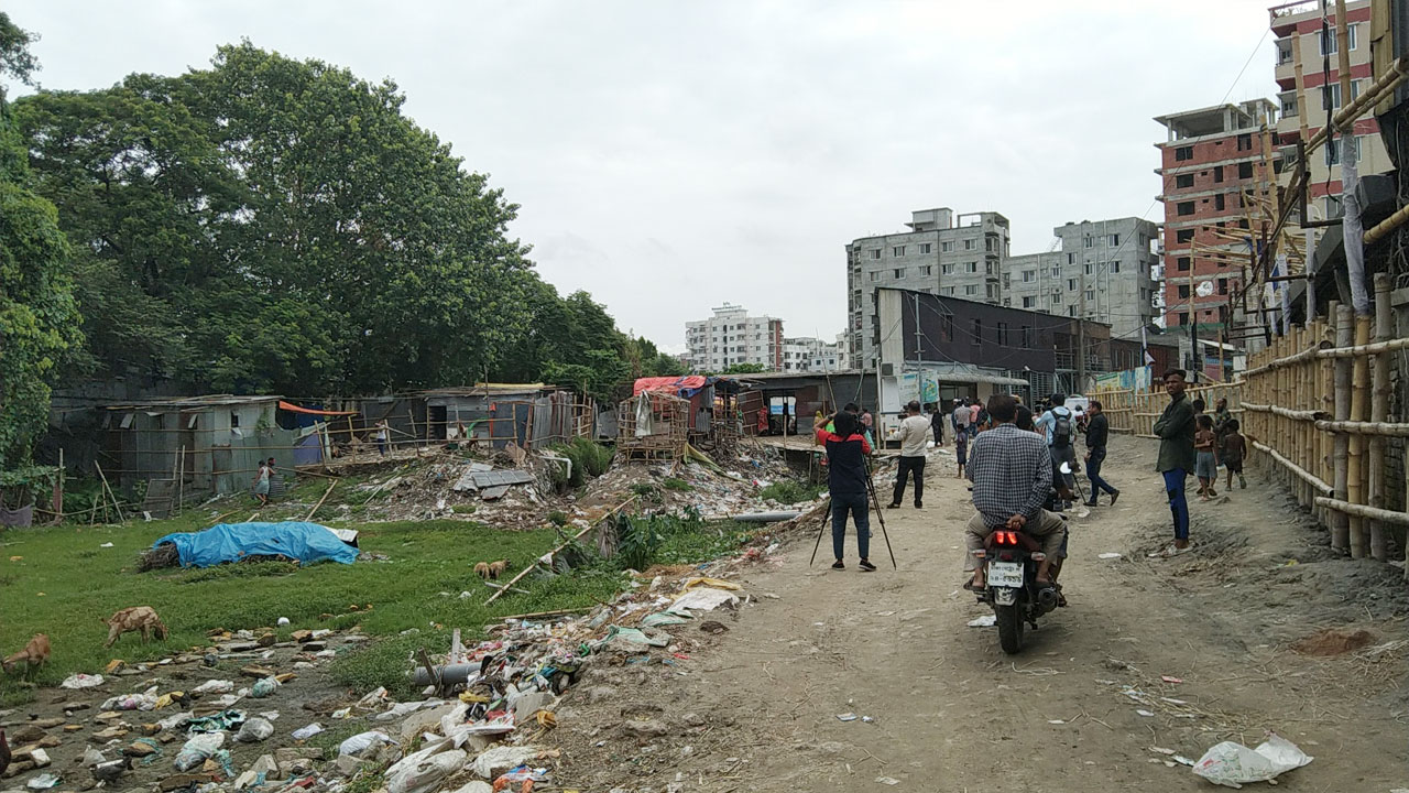 সাদিক অ্যাগ্রোর দখল থেকে উদ্ধার করা অংশে খাল খনন শুরু