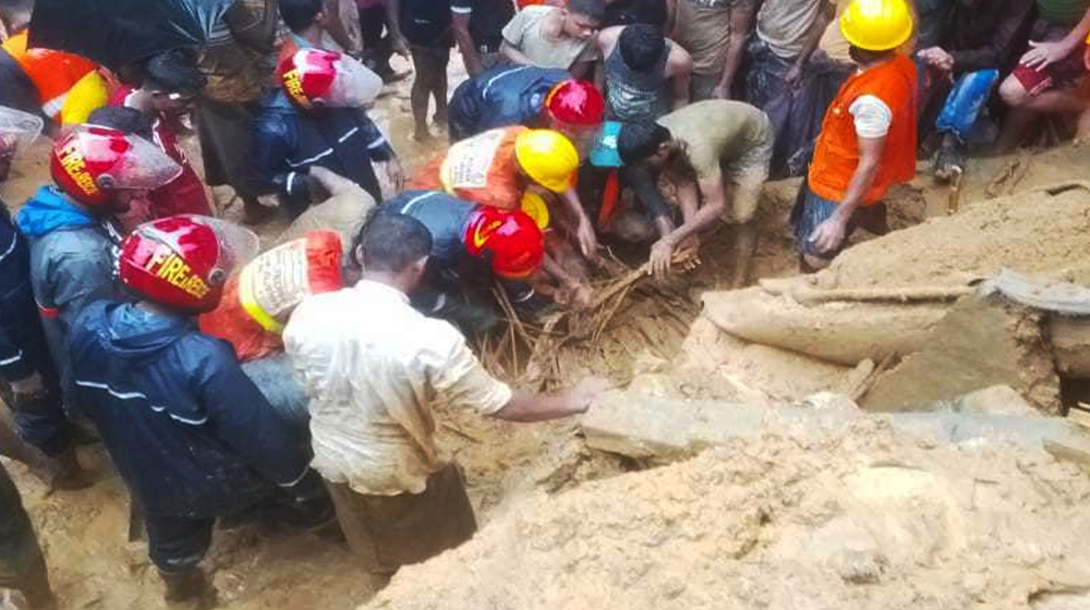 উখিয়ায় রোহিঙ্গা ক্যাম্পে পাহাড় ধসে নয়জনের মৃত্যু