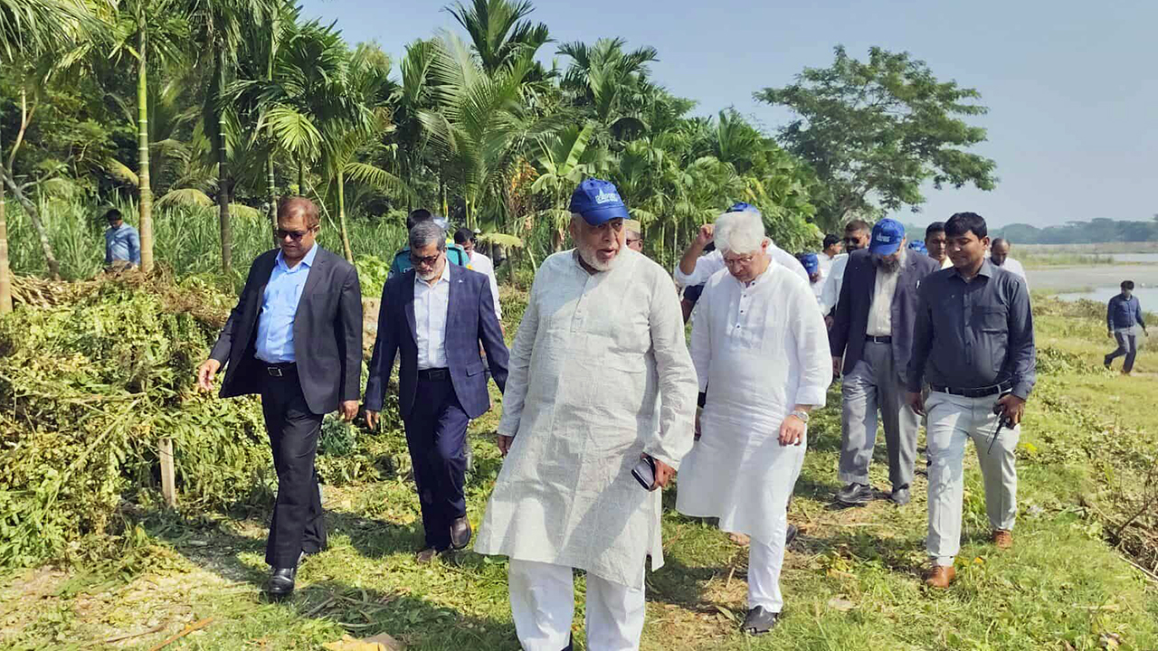 ভোলায় সার কারখানা স্থাপনের সম্ভাব্য স্থান পরিদর্শনে ৩ উপদেষ্টা