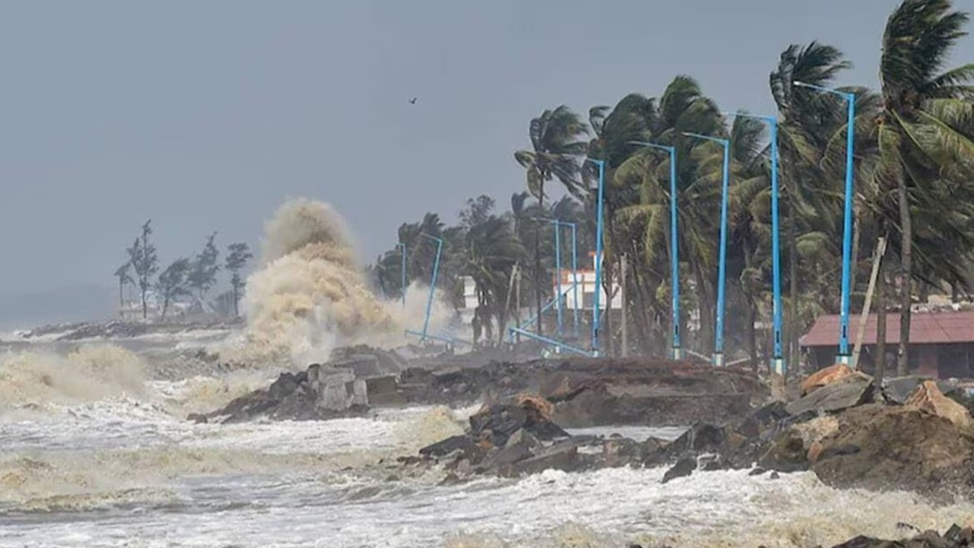 নিম্নচাপে রূপ নিল লঘুচাপ, উপকূলে ঝড়ো হাওয়ার শঙ্কা