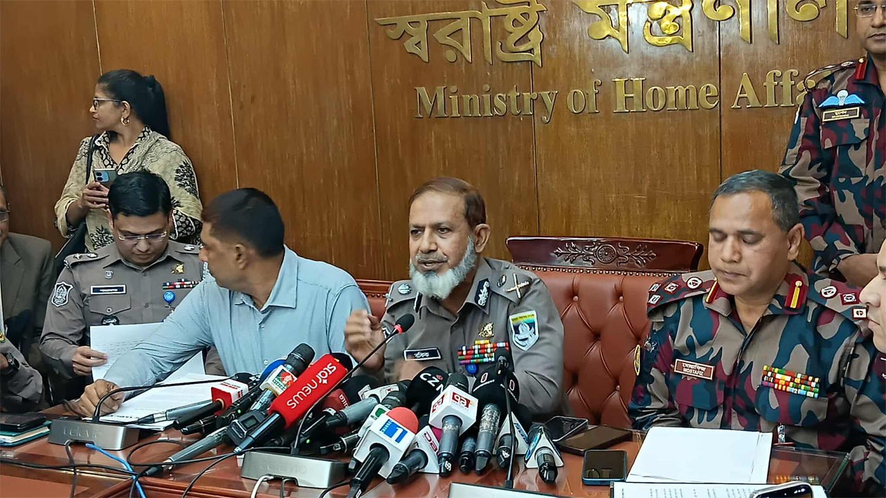 হাদি হত্যা: ফয়সাল দেশে না বিদেশে, নিশ্চিত নয় পুলিশ