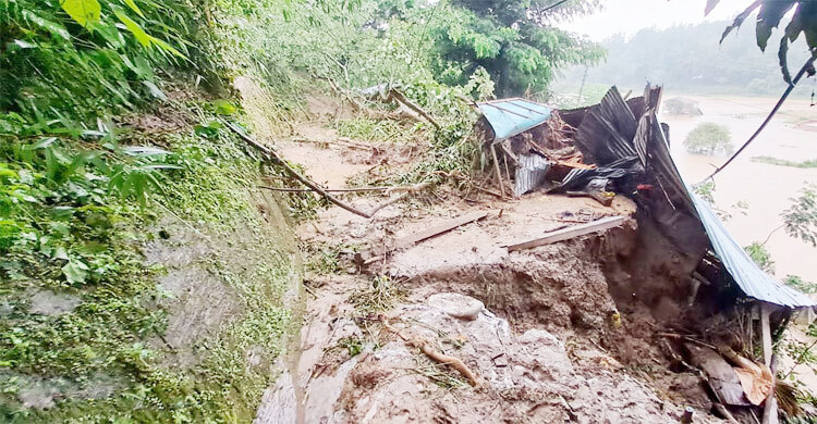 সাত বিভাগে হতে পারে অতিভারী বৃষ্টি, পাহাড়ি এলাকায় ভূমিধসের শঙ্কা