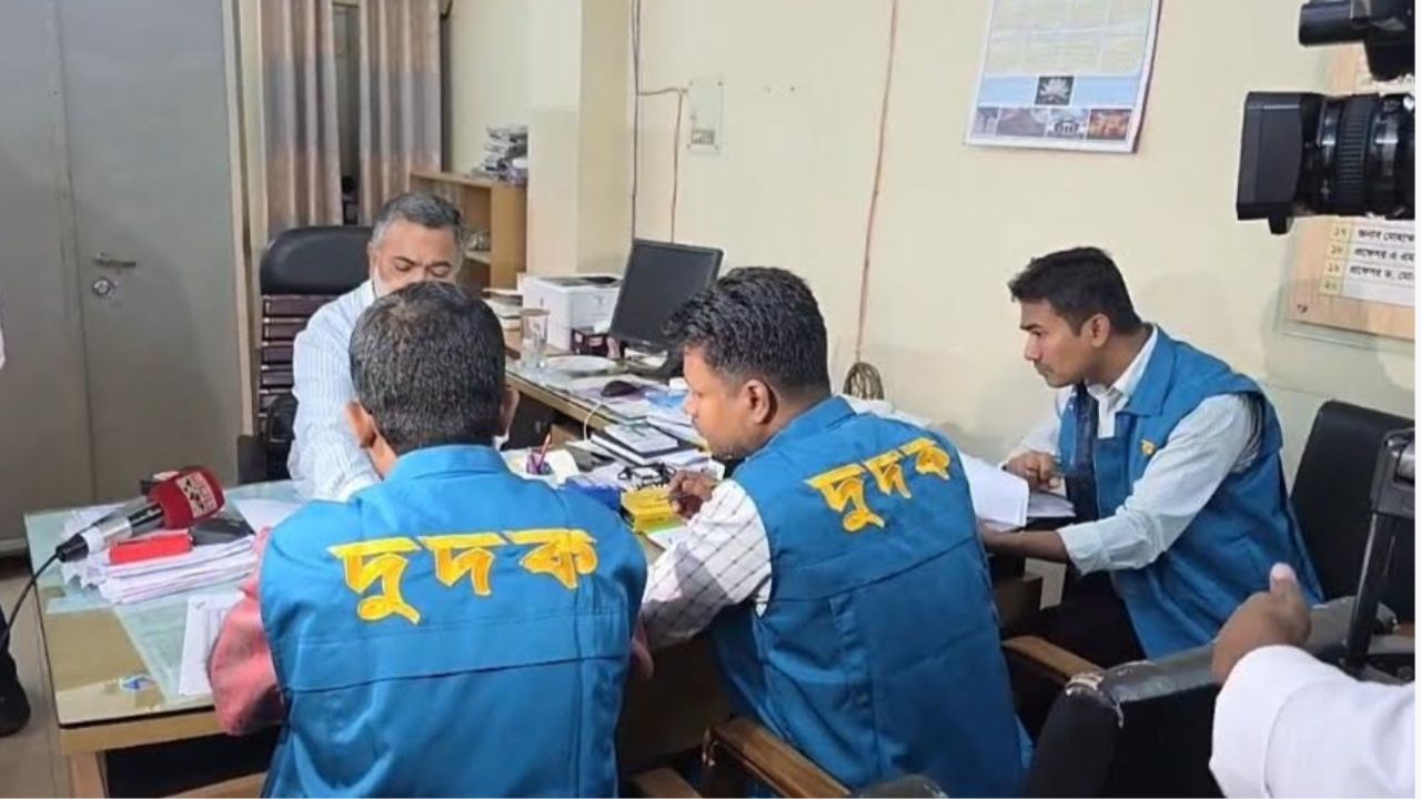 ফলাফল জালিয়াতির অভিযোগে চট্টগ্রাম শিক্ষাবোর্ডে অভিযান