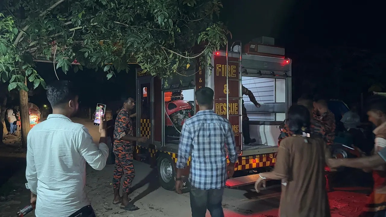 পদ্মায় স্পিডবোট দুর্ঘটনায় নারী নিহত, আহত ৮