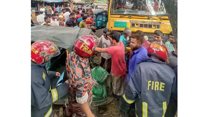 ভৈরবে ট্রাকের চাপায় দুইজনের মৃত্যু, আহত ৫