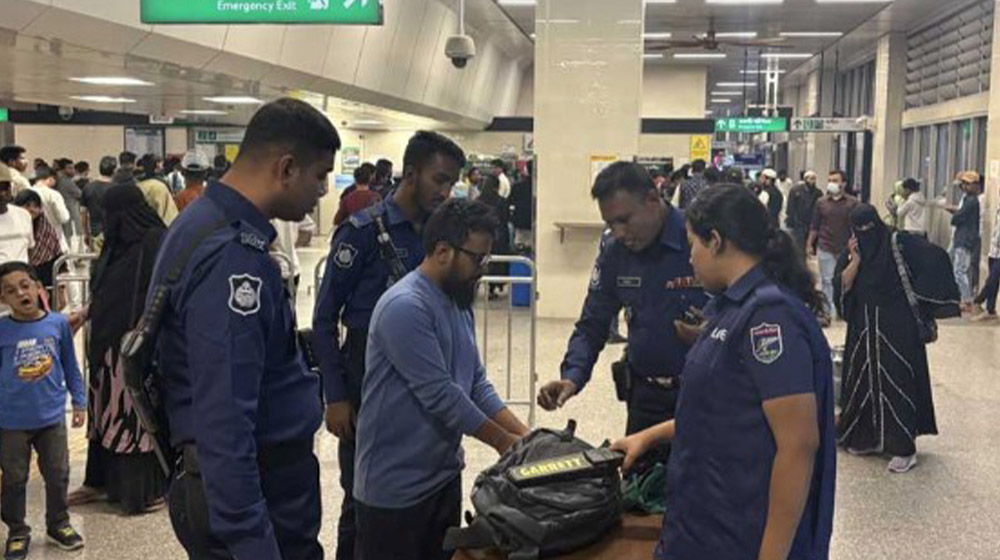 মেট্রোস্টেশনে নিরাপত্তা জোরদার, তল্লাশি