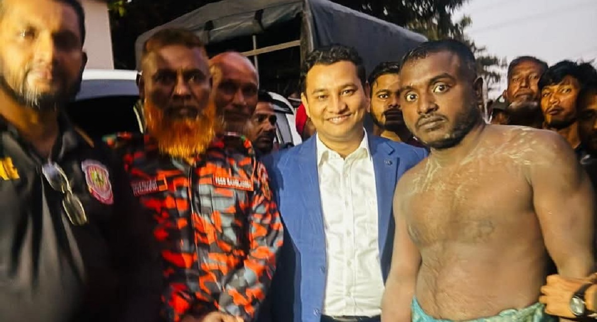 ফরিদপুরে ৫ ঘন্টা পর চোরাবালি থেকে মানসিক ভারসাম্যহীন যুবক উদ্ধার