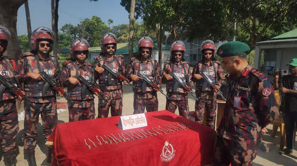 সীমান্তে বিস্ফোরক তৈরির ২৪টি ইলেকট্রিক ডেটোনেটর উদ্ধার