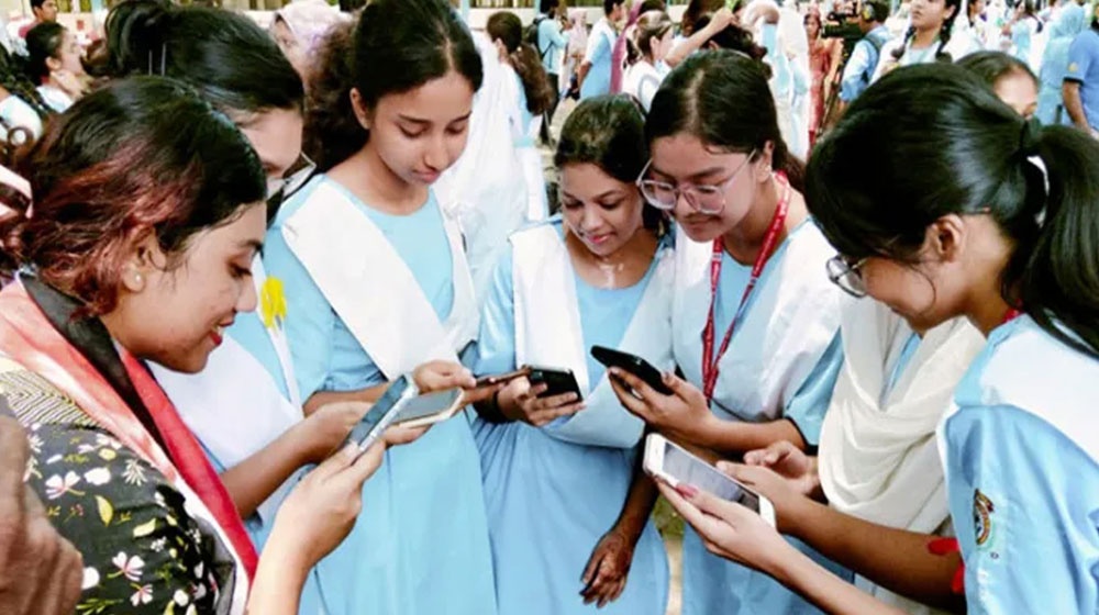 ২১ বছরে এইচএসসিতে সর্বনিম্ন ফল, যা বলছেন বিশ্লেষকরা