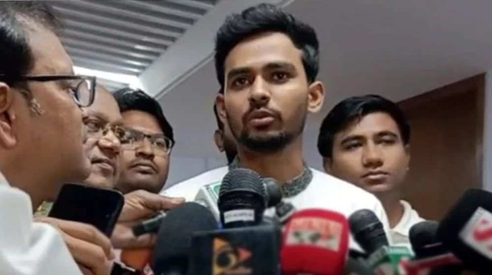 নির্বাচন করলে তফসিলের আগে উপদেষ্টার পদ ছাড়বেন আসিফ মাহমুদ
