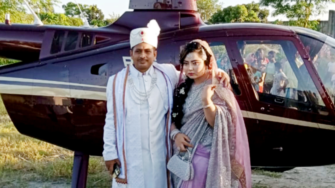 প্রেমিকের সঙ্গে পালিয়েছে স্ত্রী, হেলিকপ্টারে নতুন বউ আনলেন স্বামী