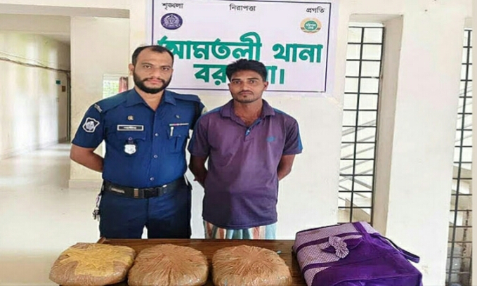 আমতলীতে বিশেষ অভিযানে তিন কেজি গাঁজাসহ একজন গ্রেপ্তার